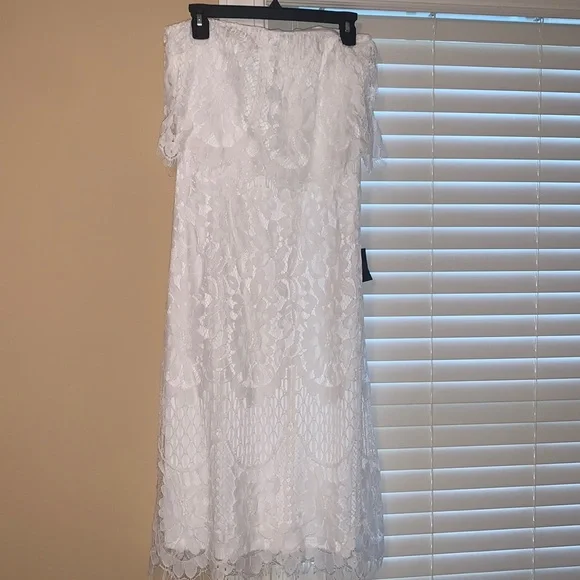 White Dress - Picture 1 of 3